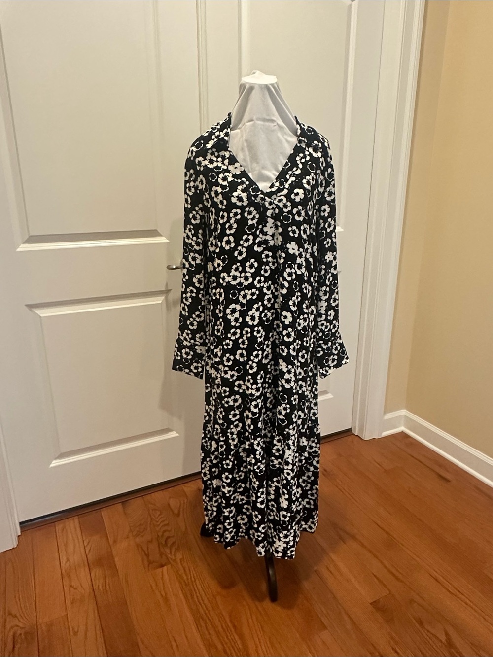 H&M Black and White Floral V‑Neck Maxi Dress